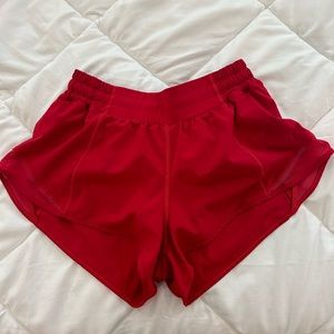 Lululemon 2.5 Hotty Hot Shorts Size 6